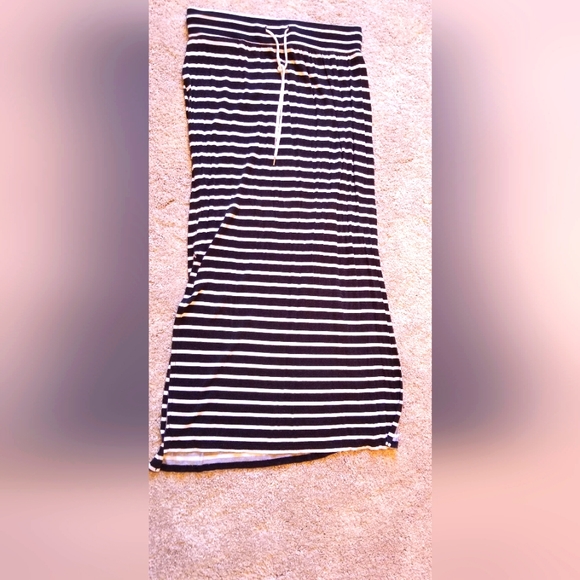 Black and White Striped long skirt - Picture 1 of 2